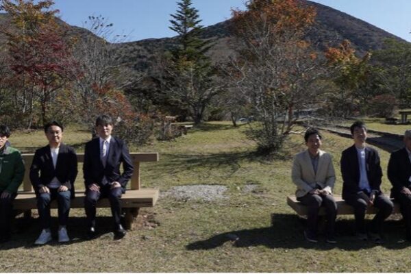 那須塩原市の地方創出応援税制（企業版ふるさと納税）で、日光国立公園に「PARKS WOODS」のベンチが寄付されました。